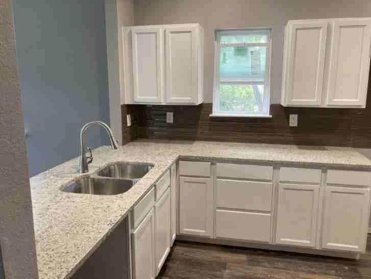 114 E Oak St - Photo 5 of 13