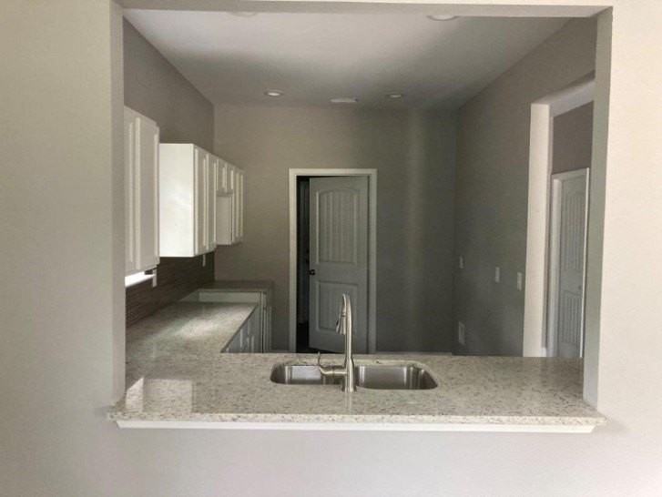 114 E Oak St - Photo 6 of 13