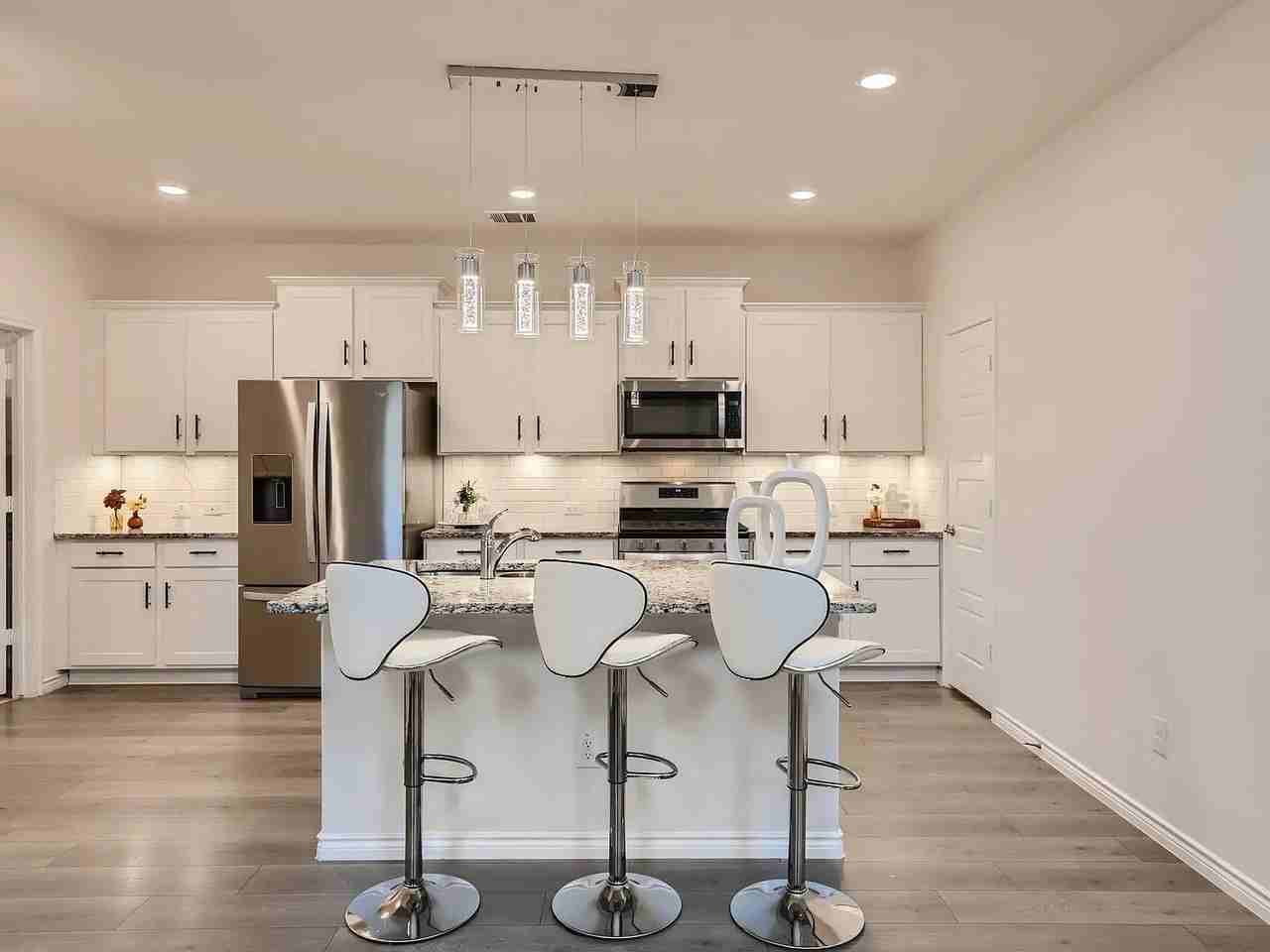 1533 Bennington Ln - Photo 5 of 28