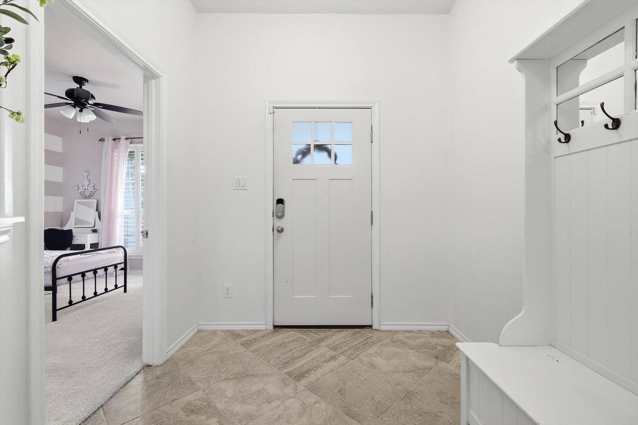 100 Cole Ct - Photo 5 of 33
