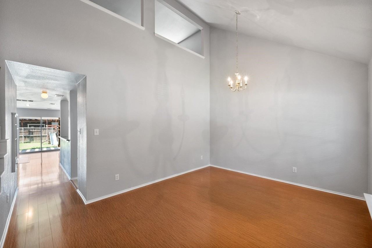 5012 Raymond Dr - Photo 2 of 20
