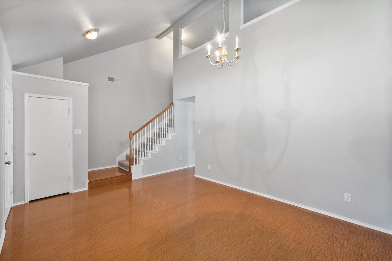 5012 Raymond Dr - Photo 3 of 20