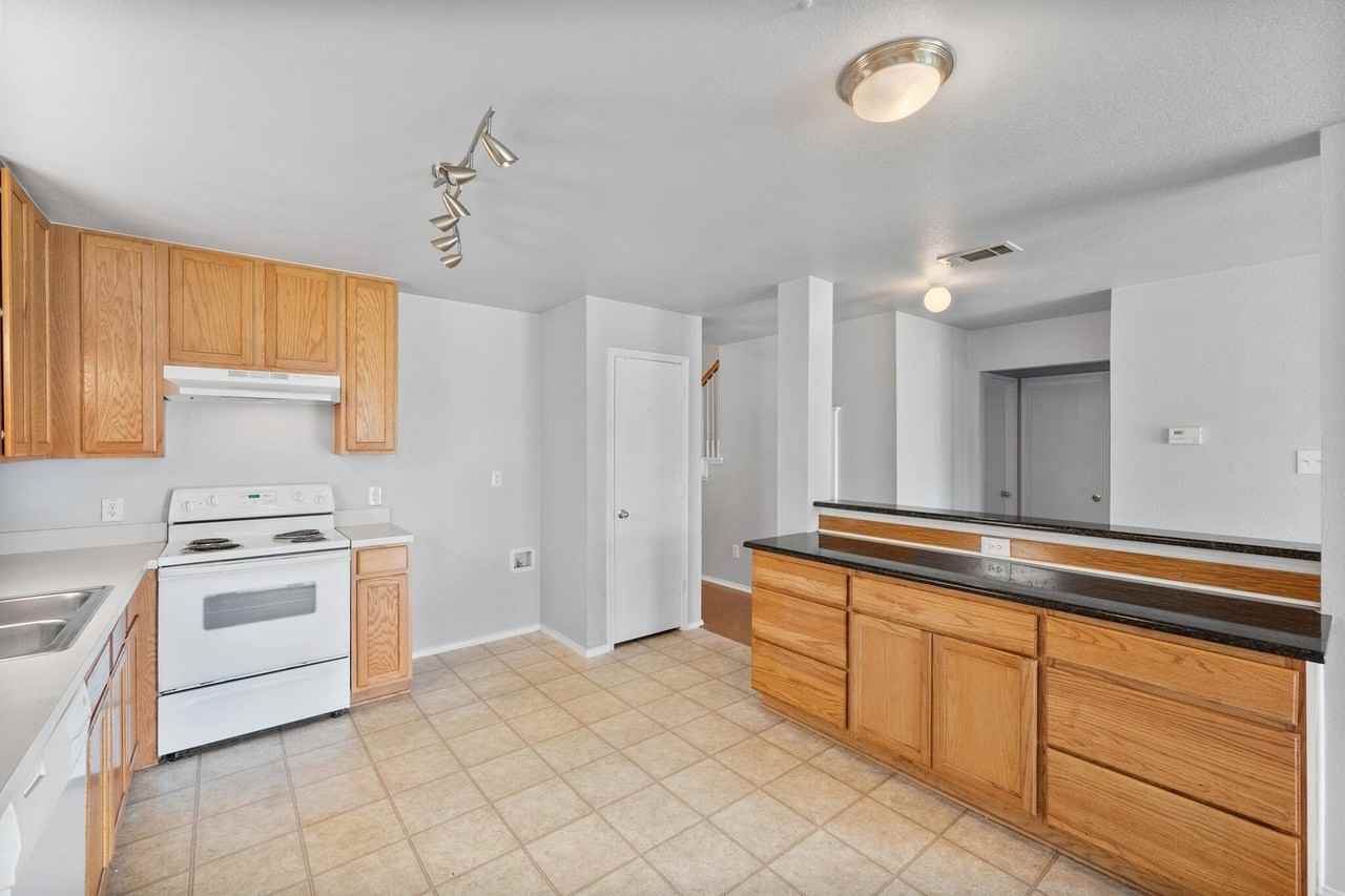 5012 Raymond Dr - Photo 6 of 20