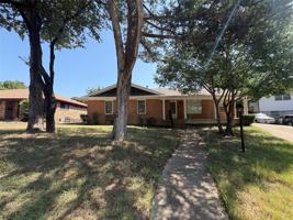 featured image of 615 Oak Forest Dr