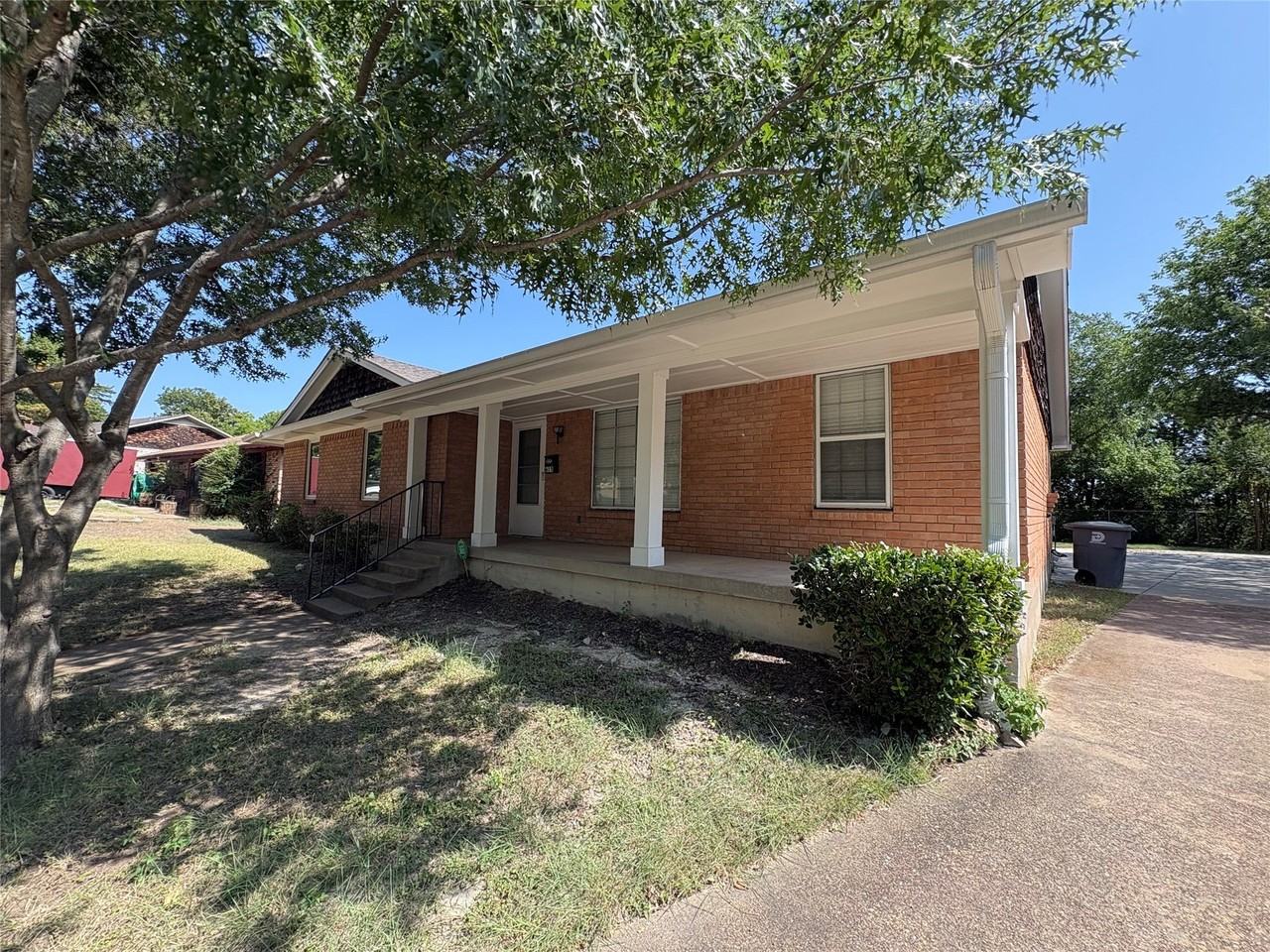 615 Oak Forest Dr - Photo 2 of 30