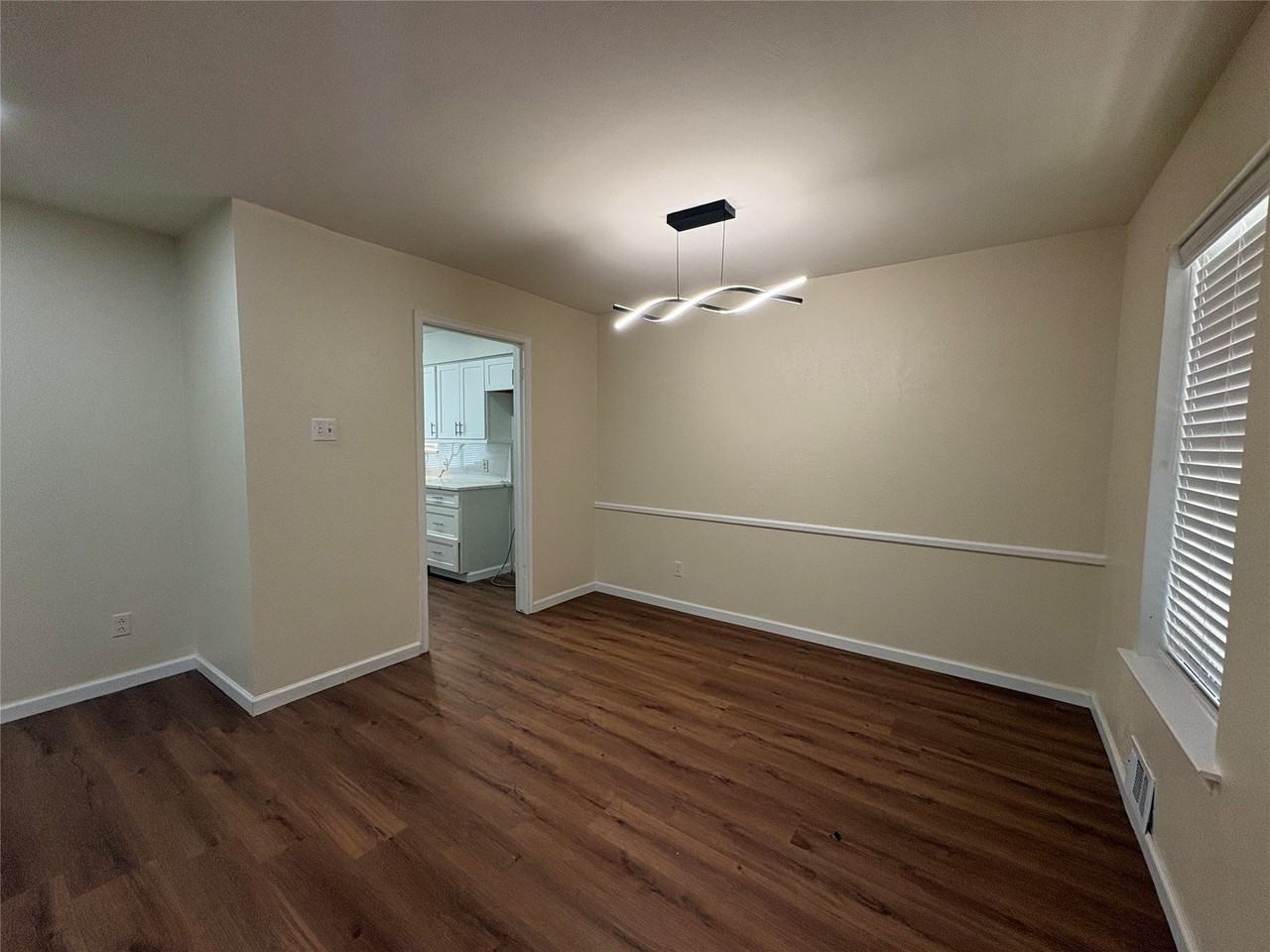 615 Oak Forest Dr - Photo 5 of 30