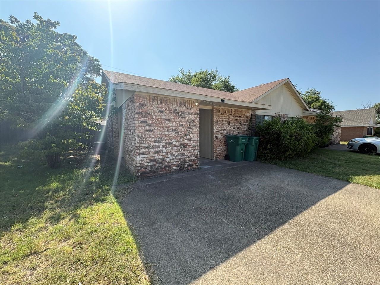 714 Hillcrest Ct - Photo 2 of 17