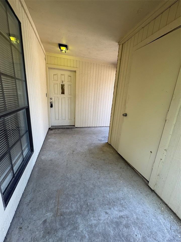 714 Hillcrest Ct - Photo 3 of 17