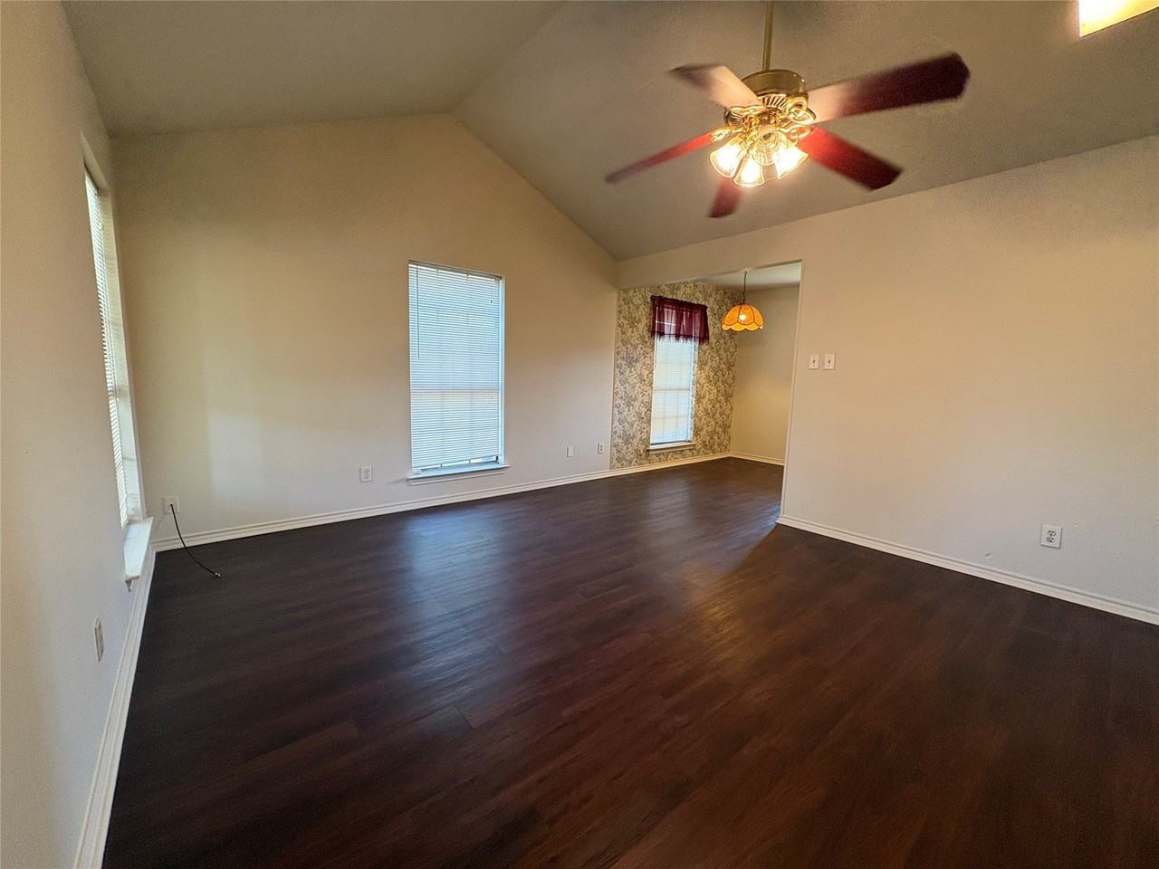 714 Hillcrest Ct - Photo 4 of 17