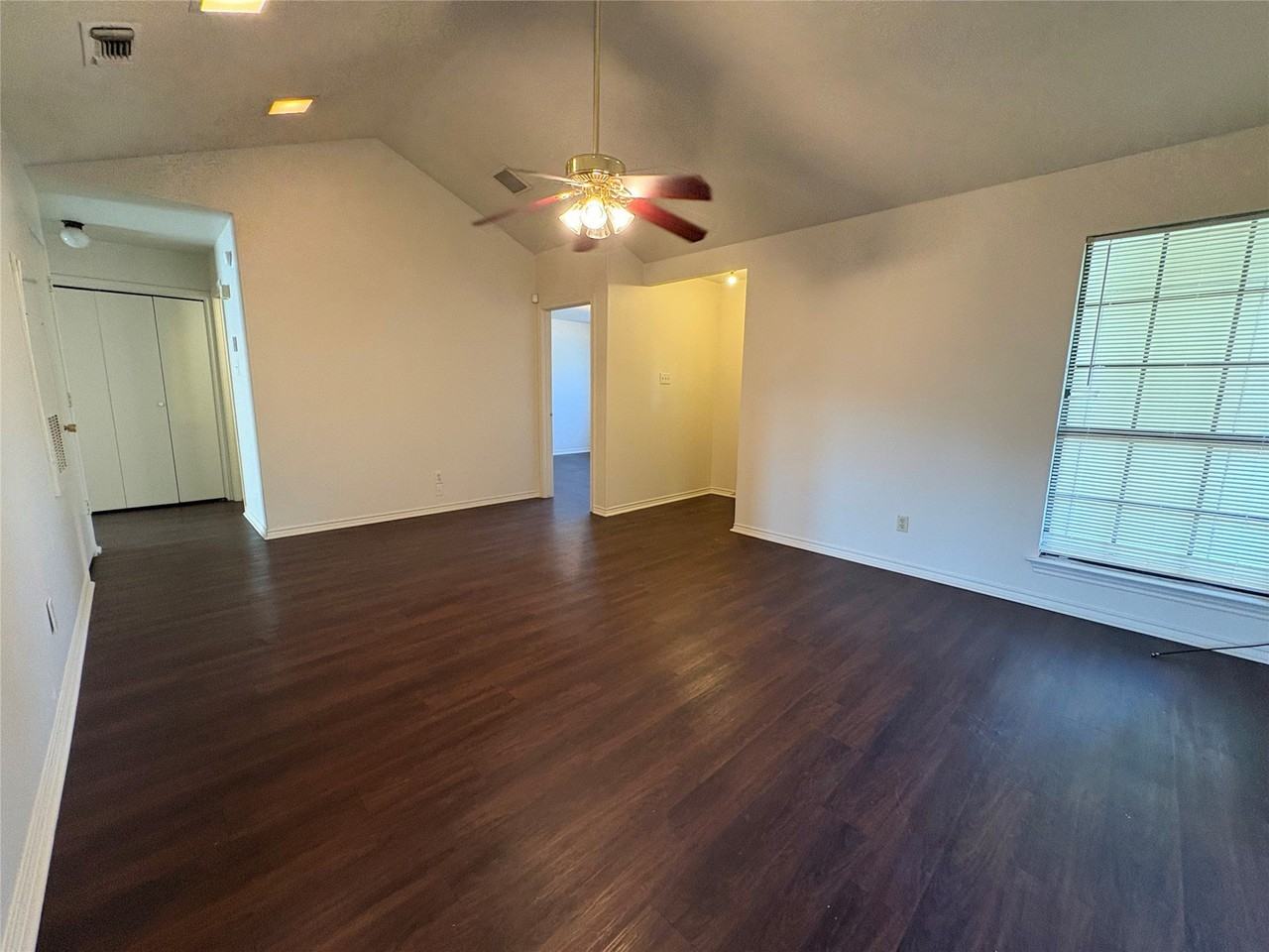 714 Hillcrest Ct - Photo 5 of 17
