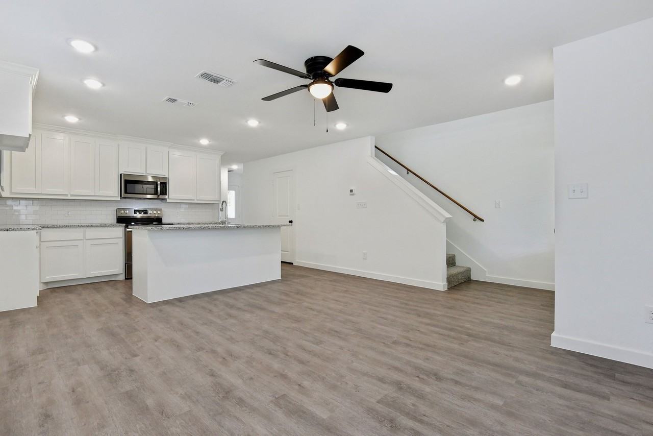 103 E Bond St - Photo 5 of 21