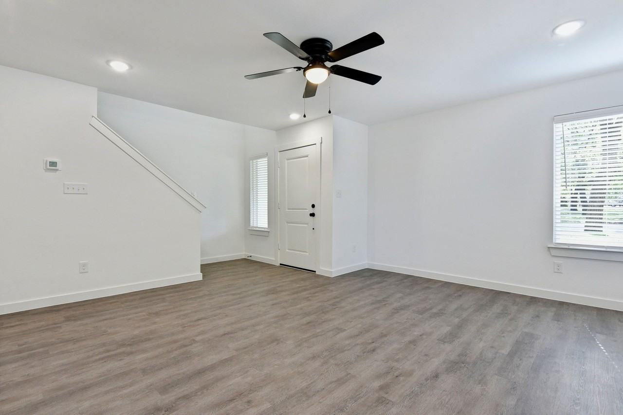 103 E Bond St - Photo 6 of 21