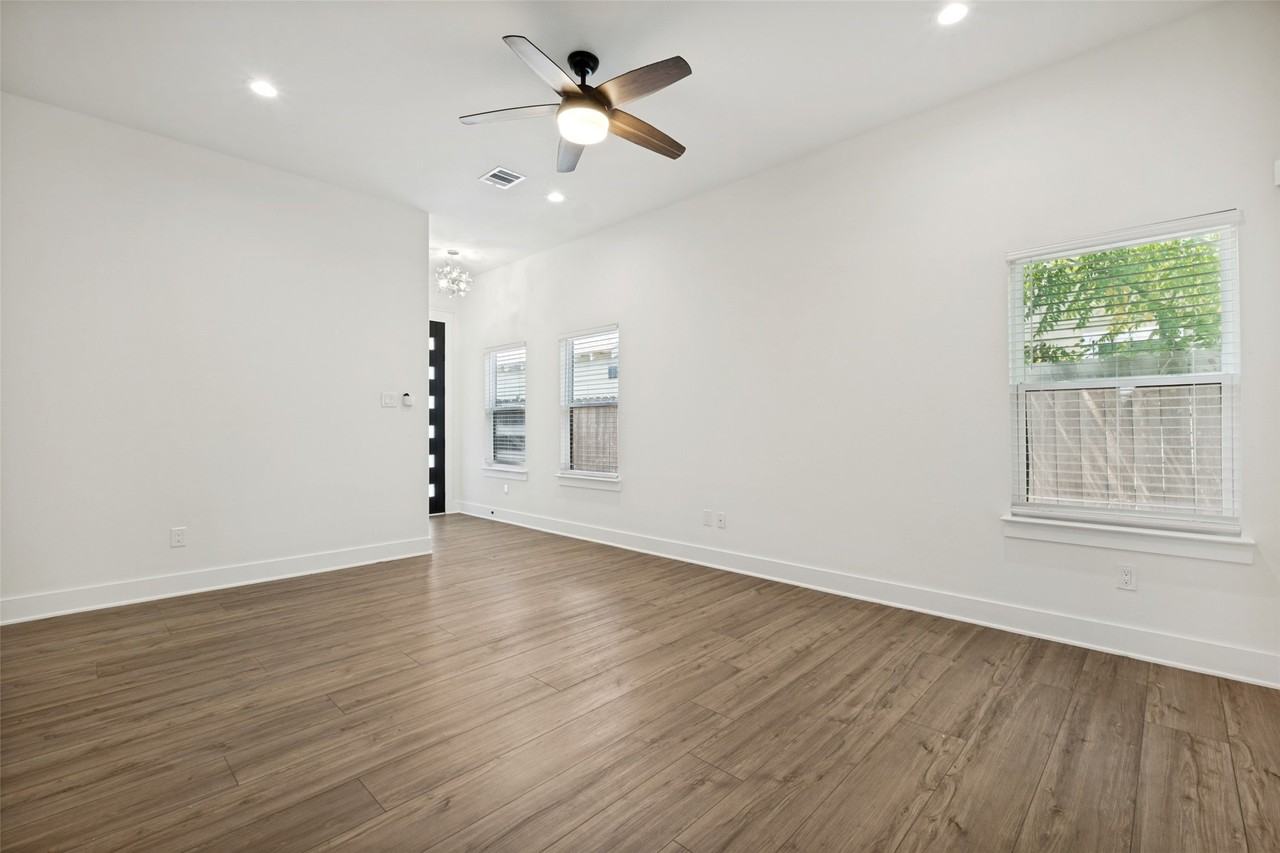 4503 Frank St - Photo 2 of 12