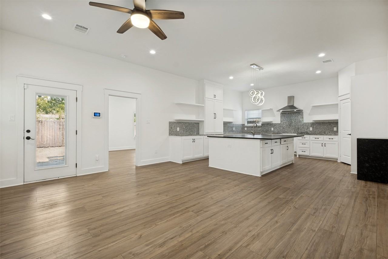 4503 Frank St - Photo 3 of 12
