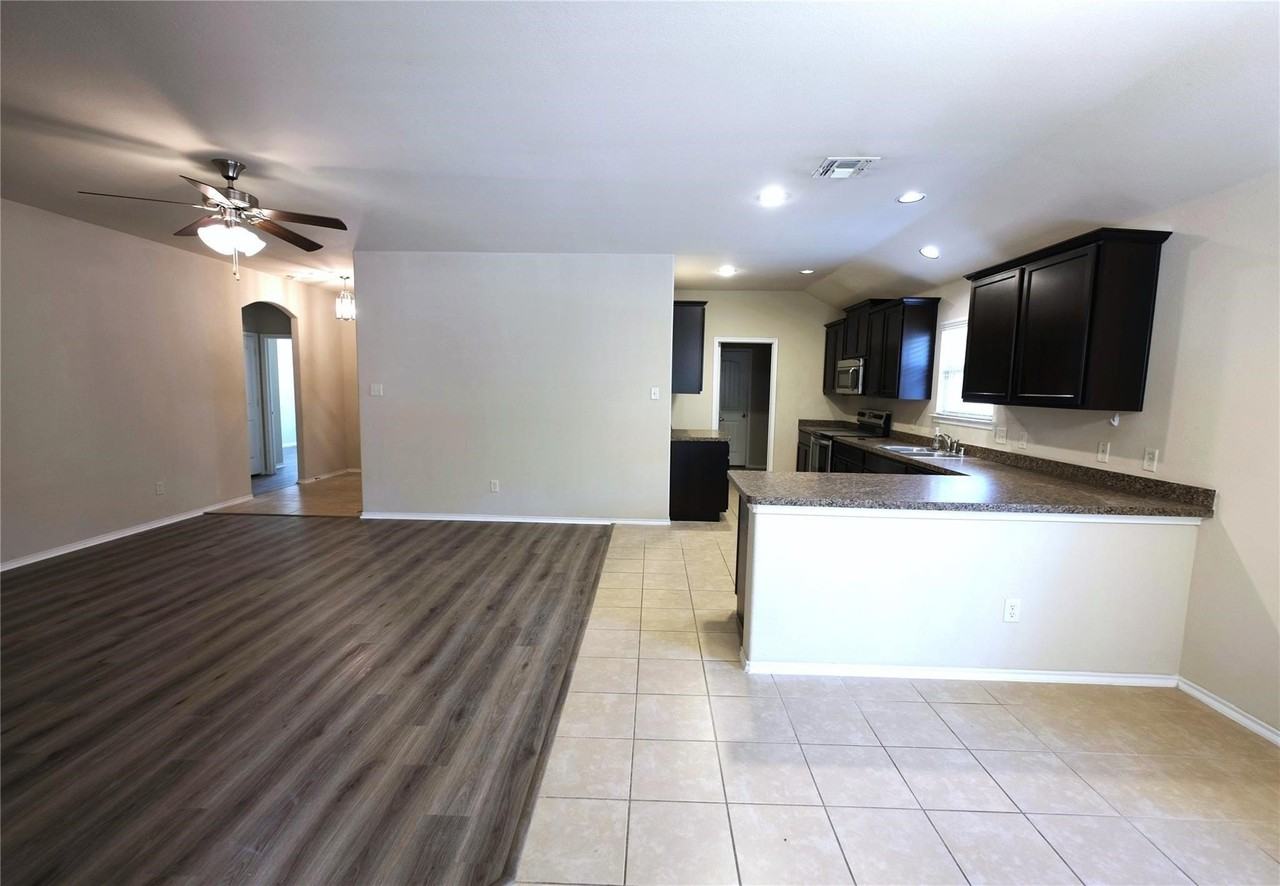 929 Hazels Way - Photo 2 of 14