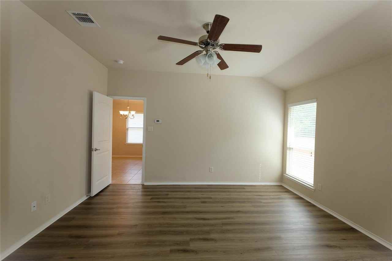 929 Hazels Way - Photo 5 of 14