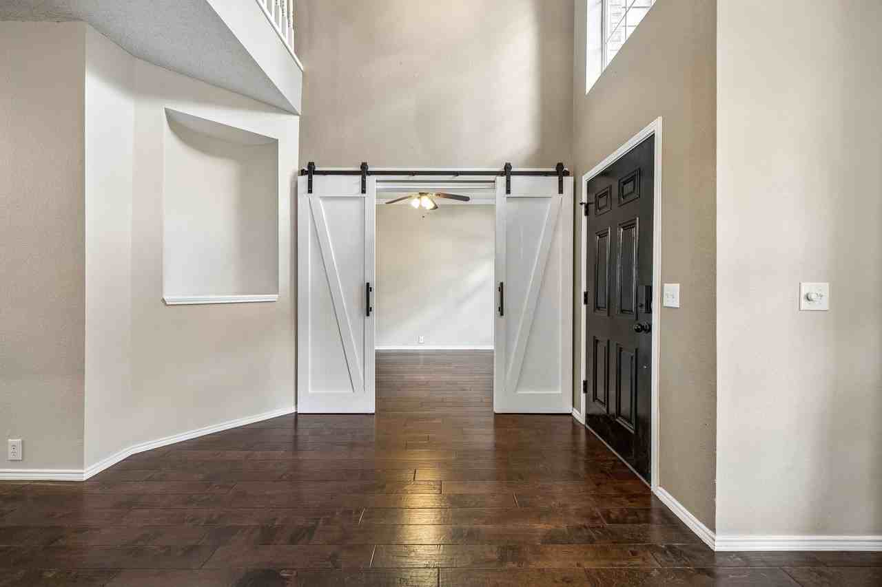 11002 Brandenberg Dr - Photo 3 of 32
