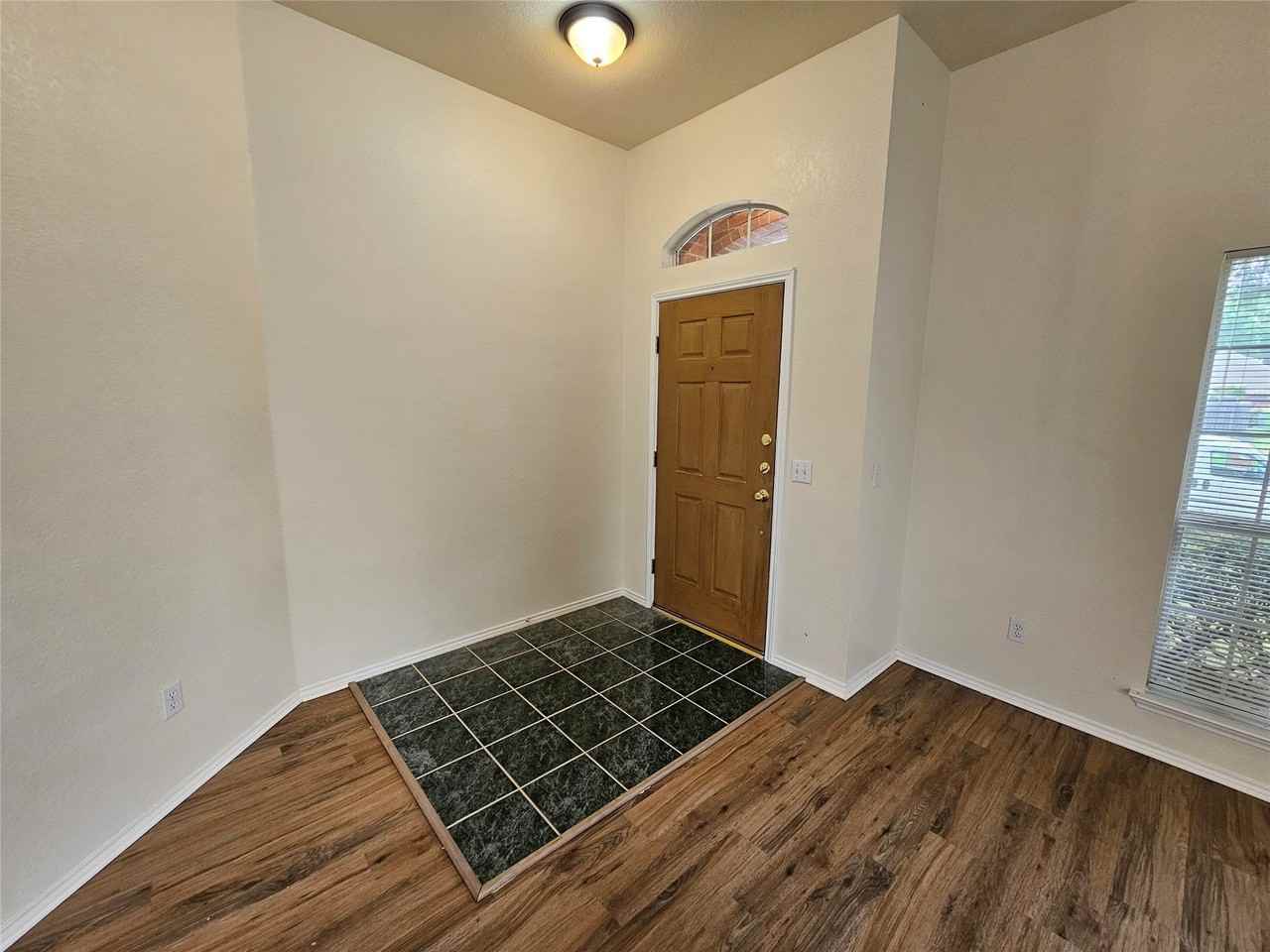 4320 Palmdale Dr - Photo 3 of 40
