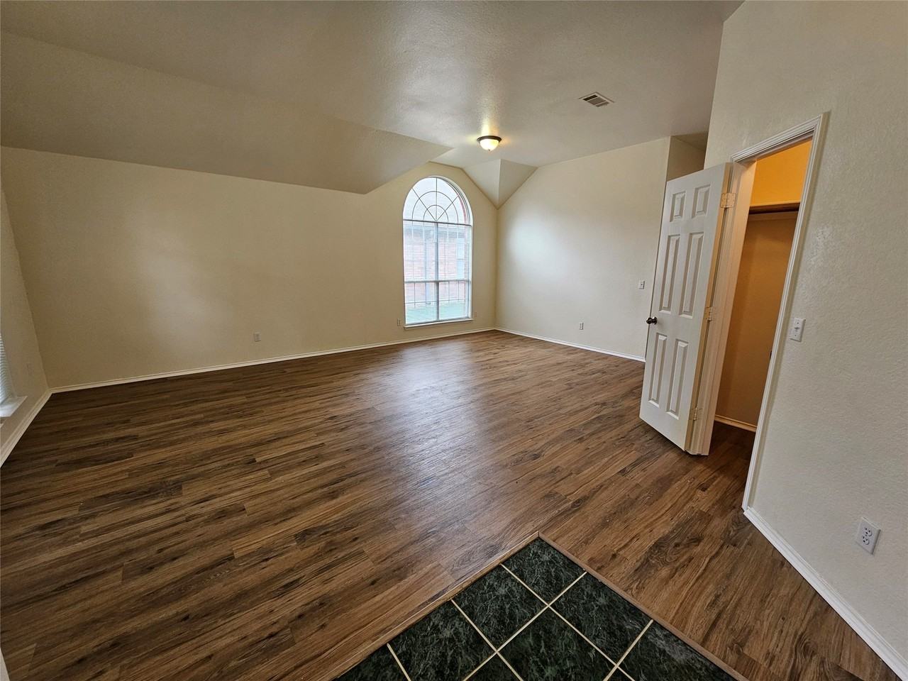 4320 Palmdale Dr - Photo 4 of 40