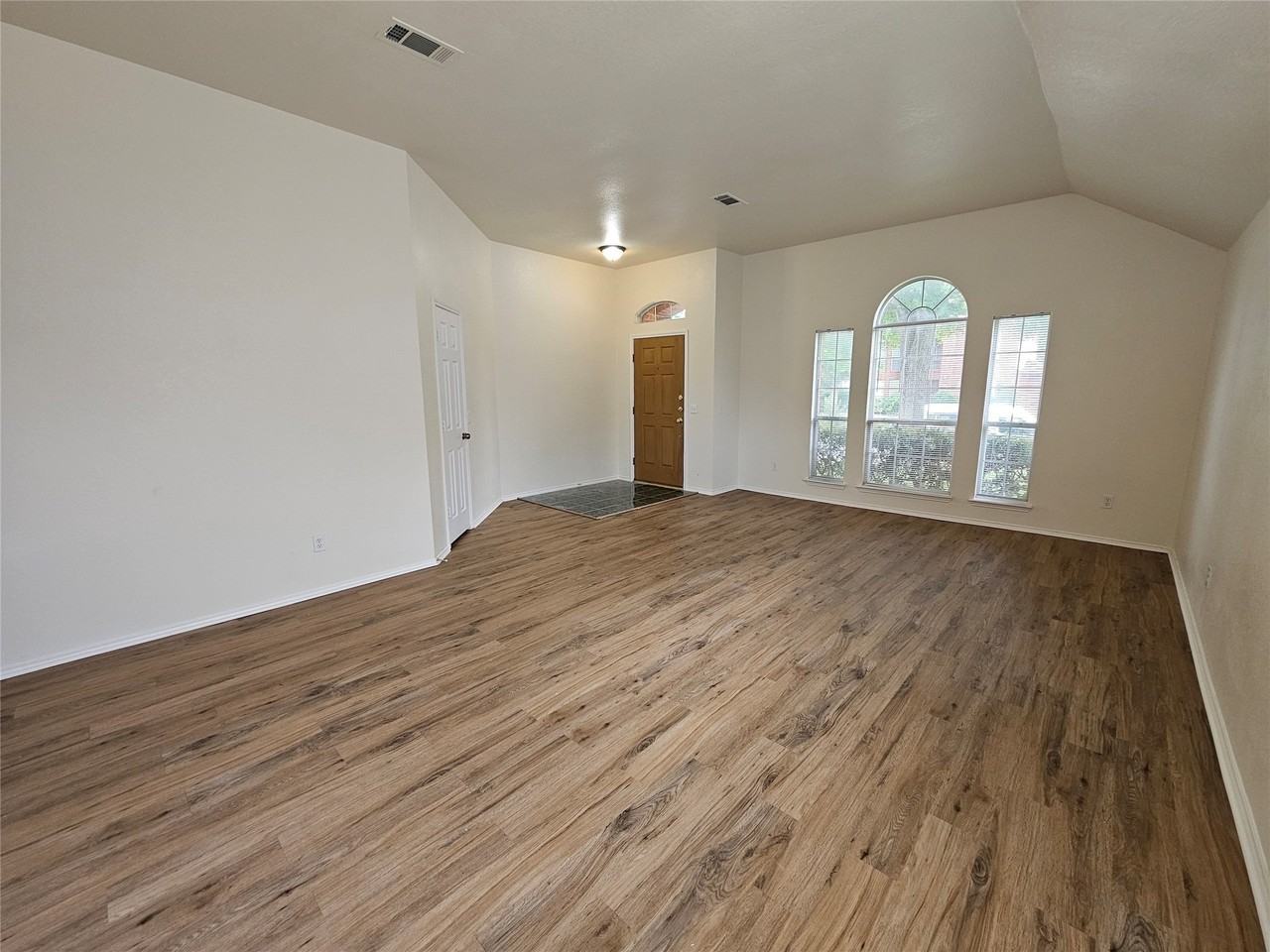 4320 Palmdale Dr - Photo 6 of 40