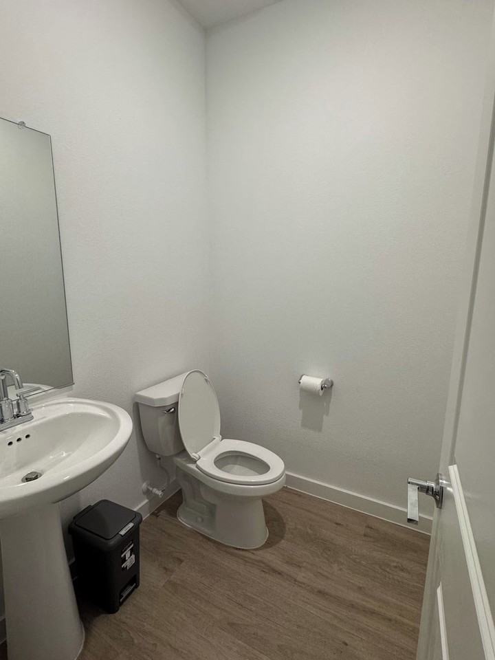 229 Invermore Dr - Photo 3 of 11