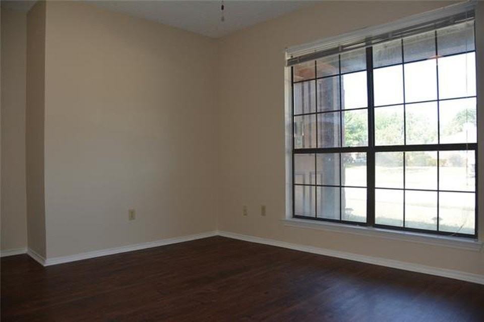 216 E Denton Dr - Photo 2 of 8