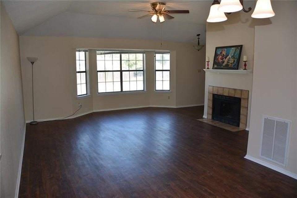 216 E Denton Dr - Photo 4 of 8