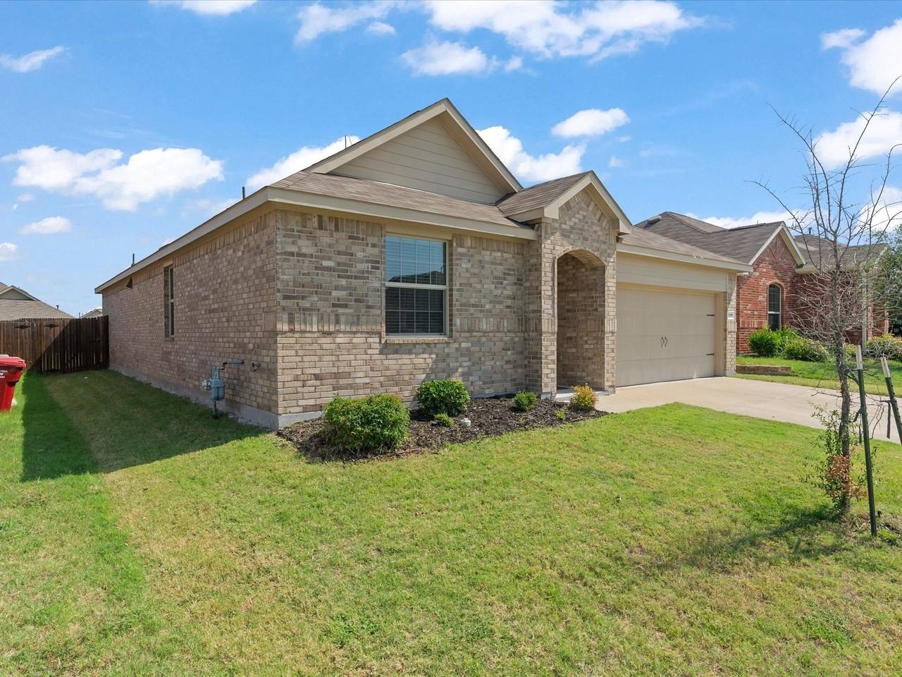 2137 Whispering Sage Blvd - Photo 2 of 32