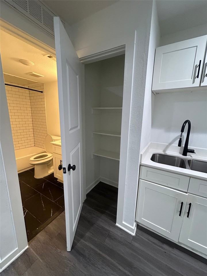 321 E 8th St #107 - Photo 7 of 10