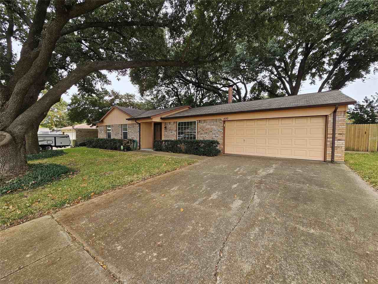 400 Hallmark Dr - Photo 3 of 32