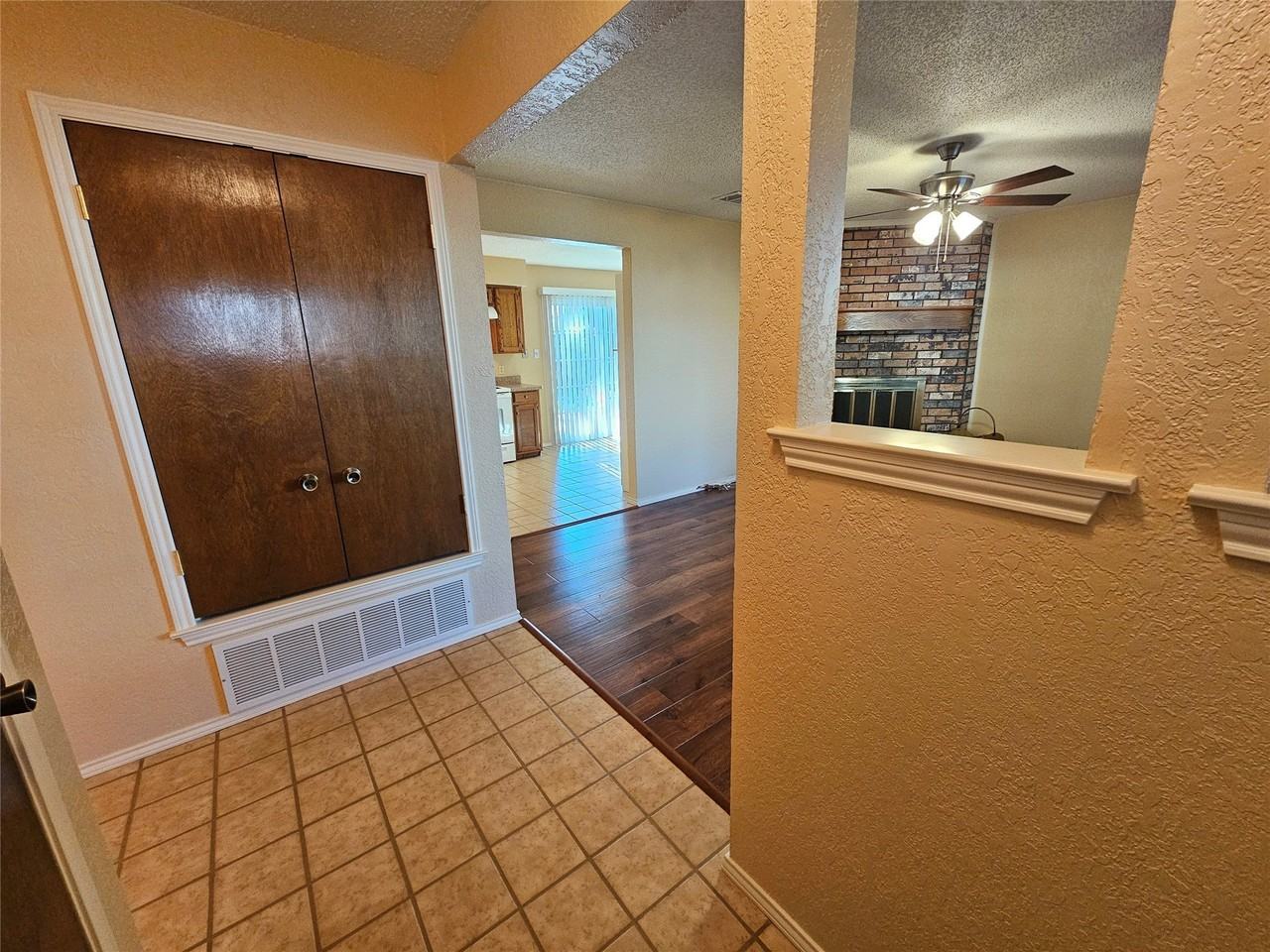 400 Hallmark Dr - Photo 5 of 32