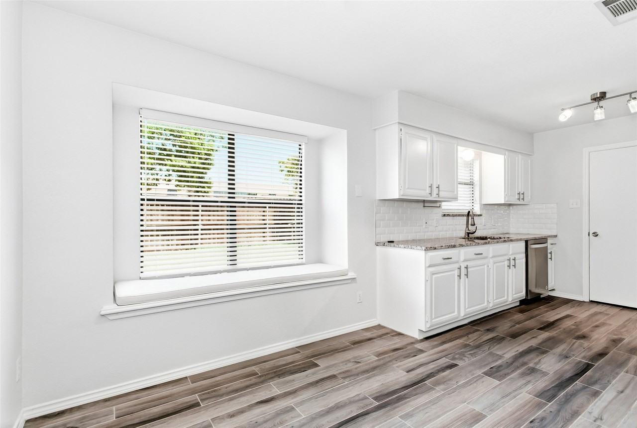 1016 Willowbrook Trl - Photo 7 of 29