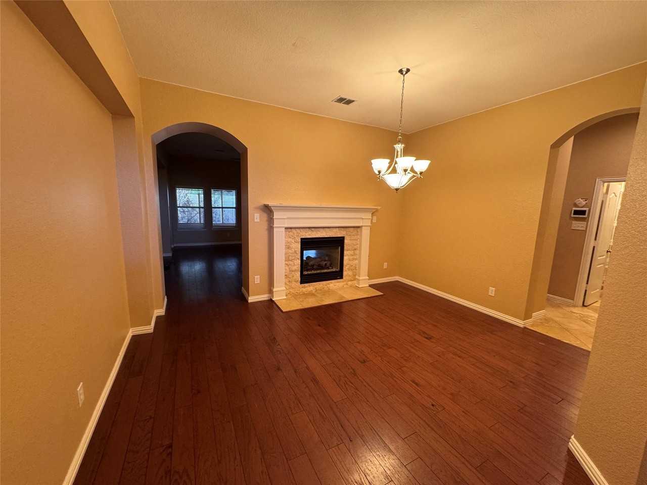 3011 Clear Springs Dr - Photo 2 of 31