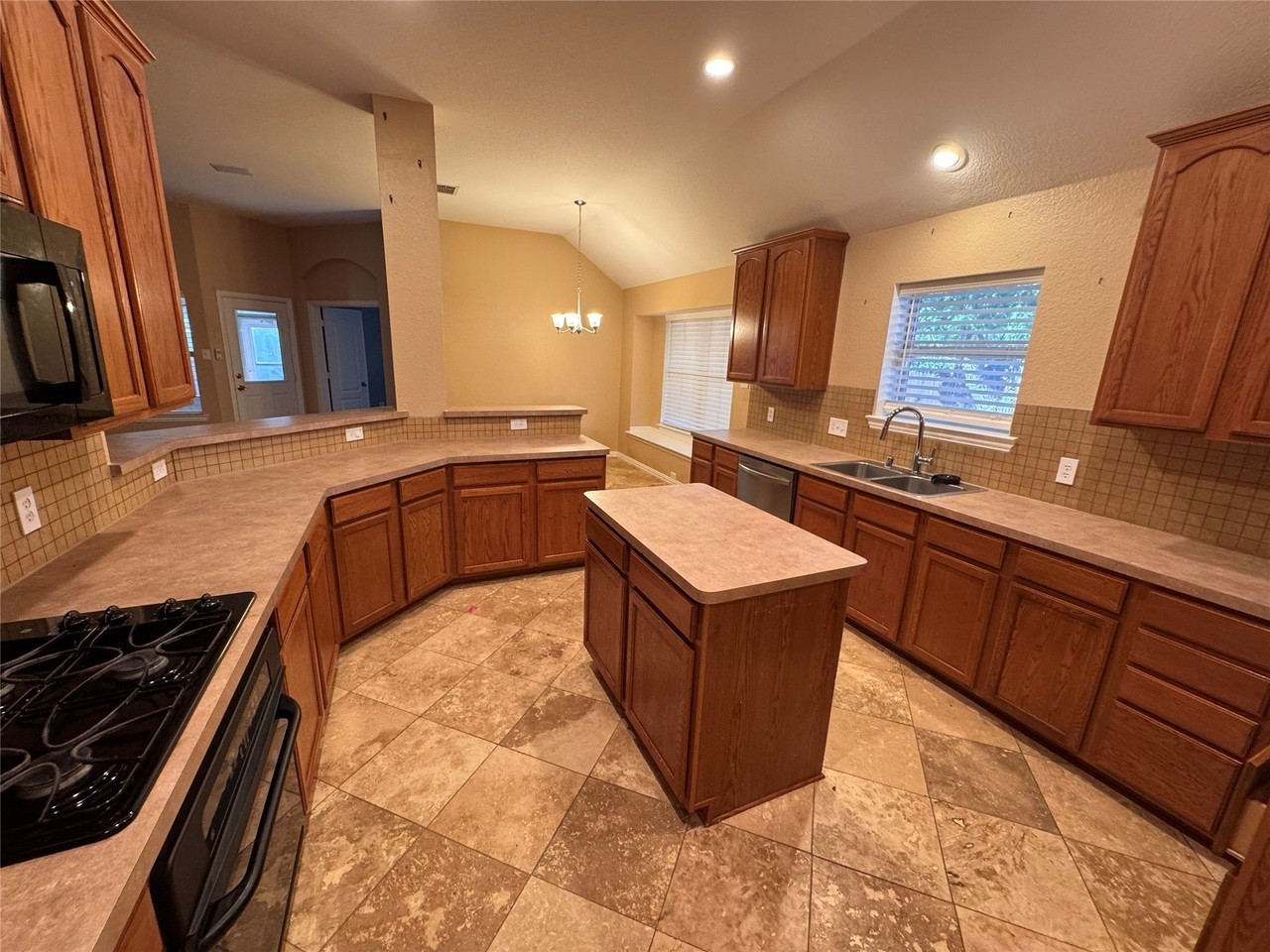 3011 Clear Springs Dr - Photo 6 of 31