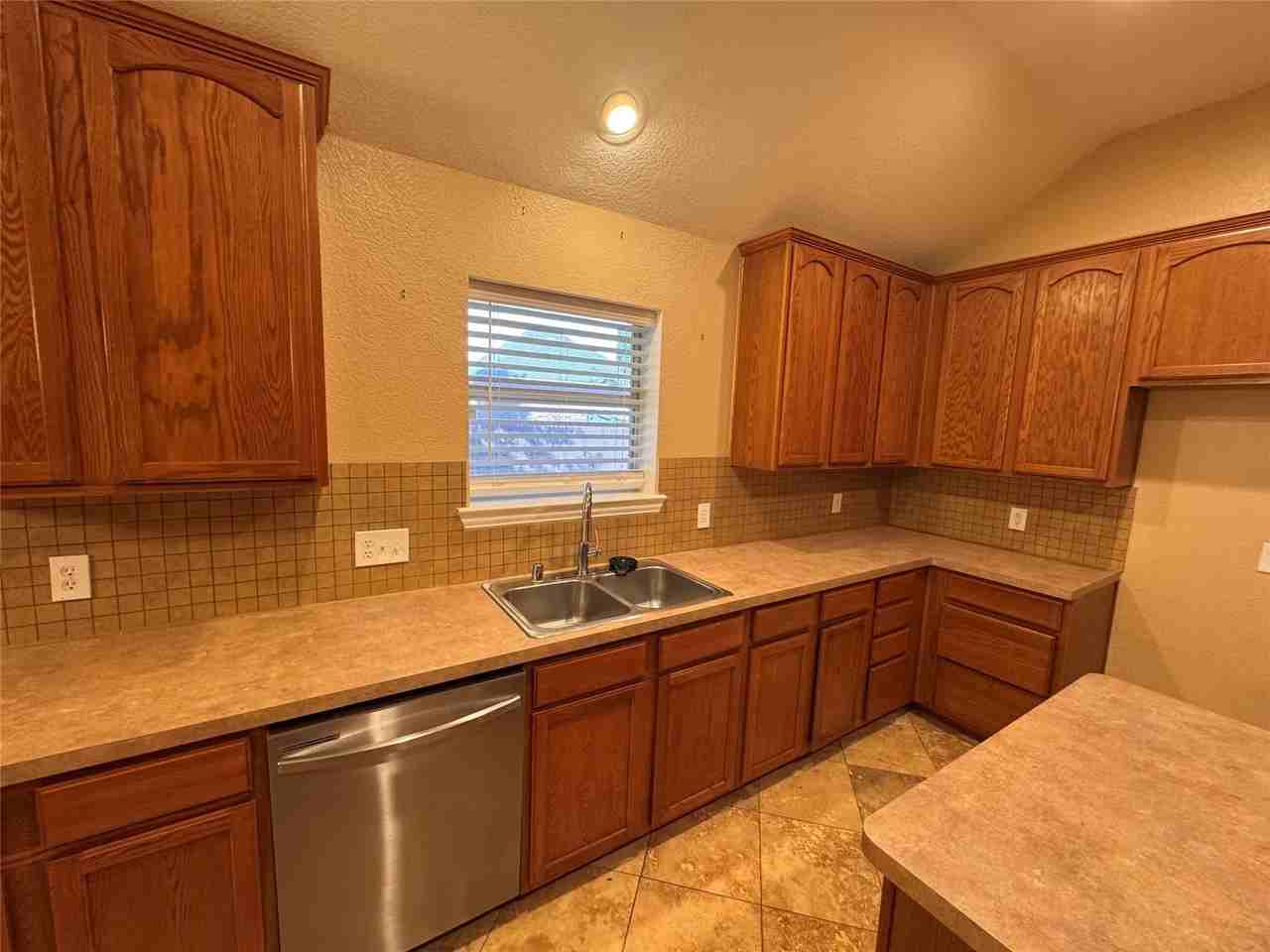 3011 Clear Springs Dr - Photo 7 of 31