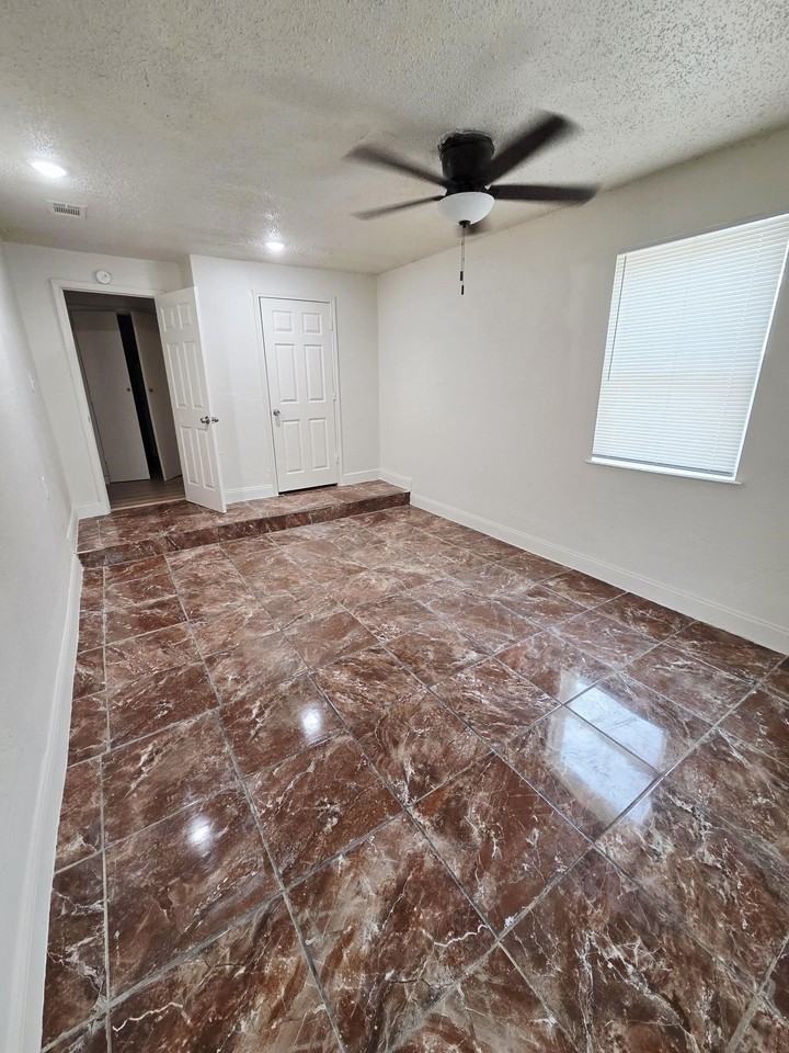4112 Eastover Ave - Photo 3 of 10