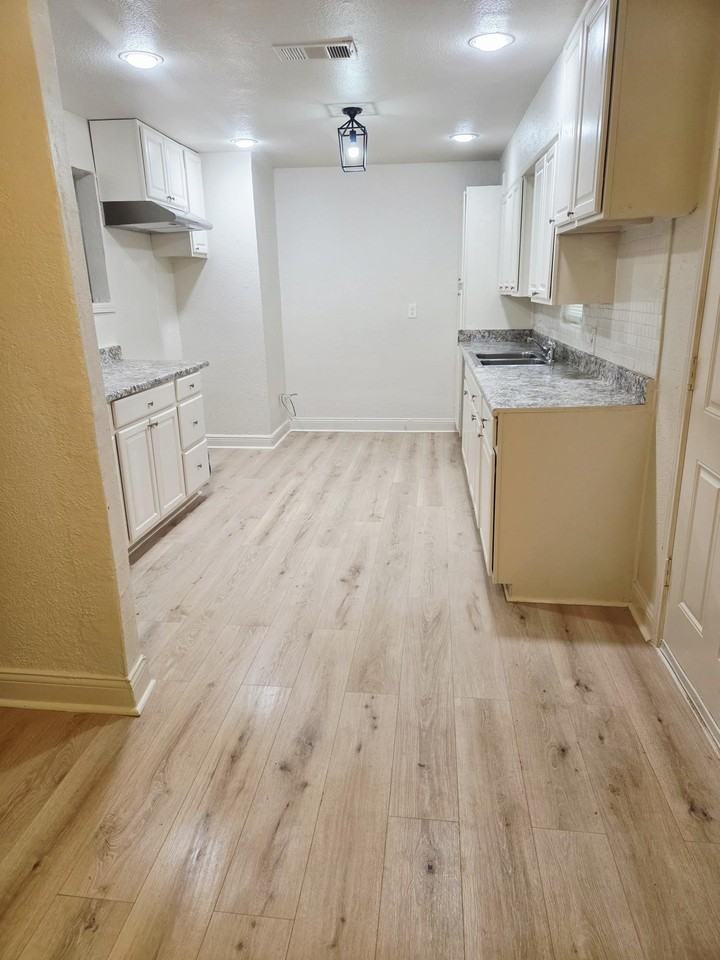 4112 Eastover Ave - Photo 4 of 10