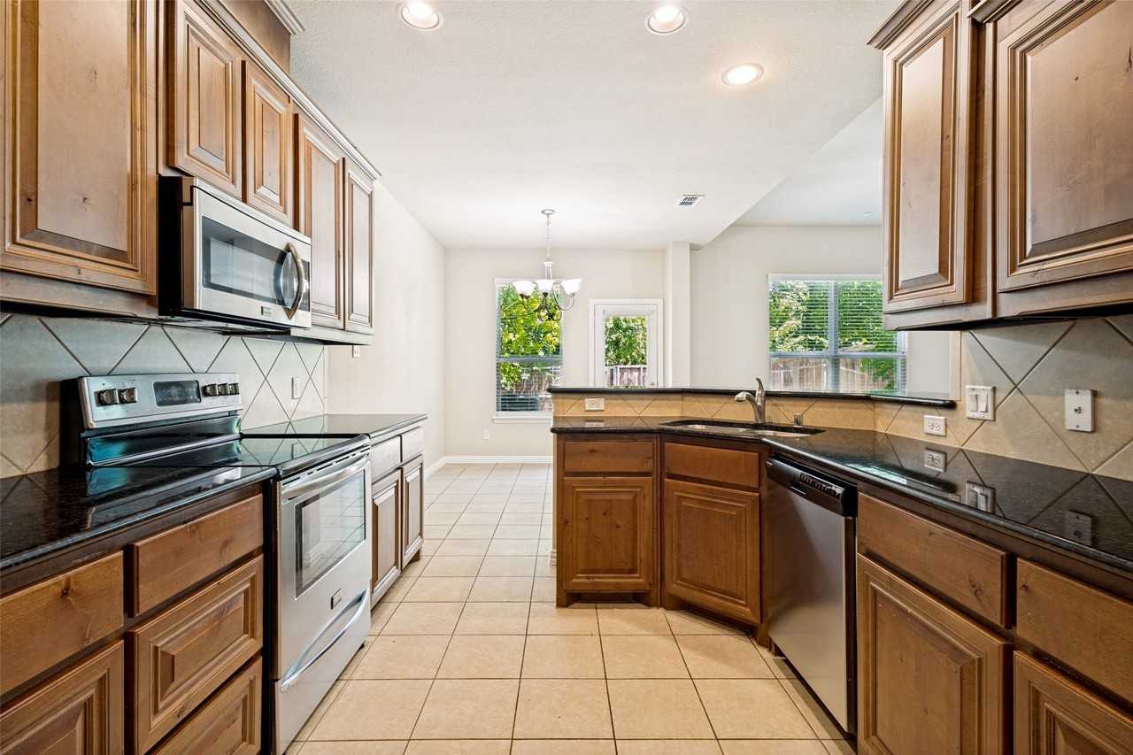 241 Barrington Ln - Photo 7 of 25