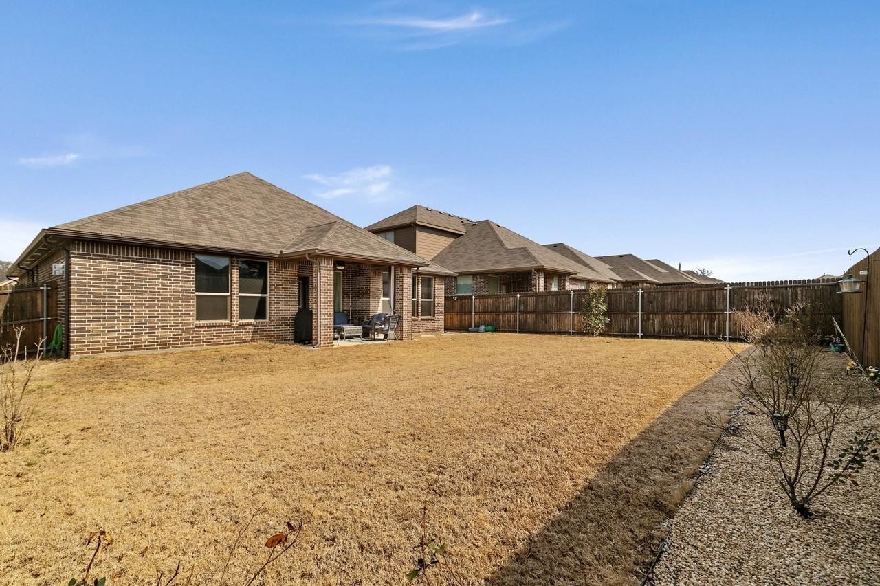 1801 Spinnaker Dr - Photo 2 of 17