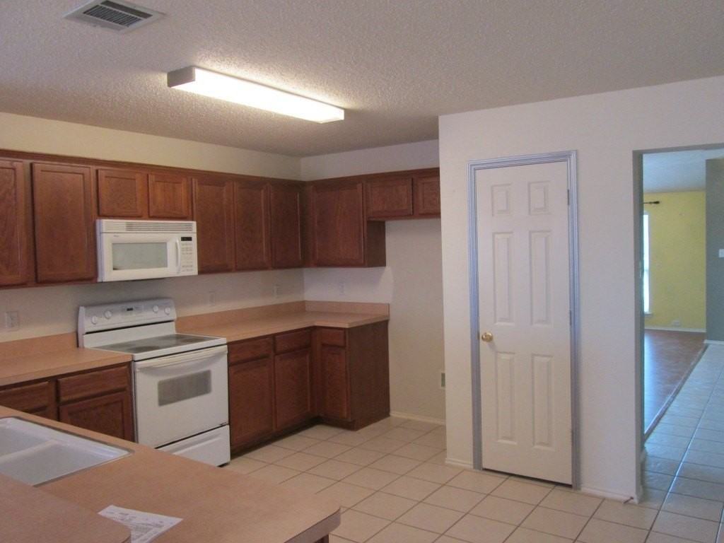 9102 Gaspard Ct - Photo 5 of 21