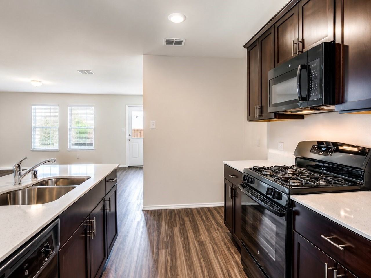 1714 Deerchase Dr - Photo 3 of 15