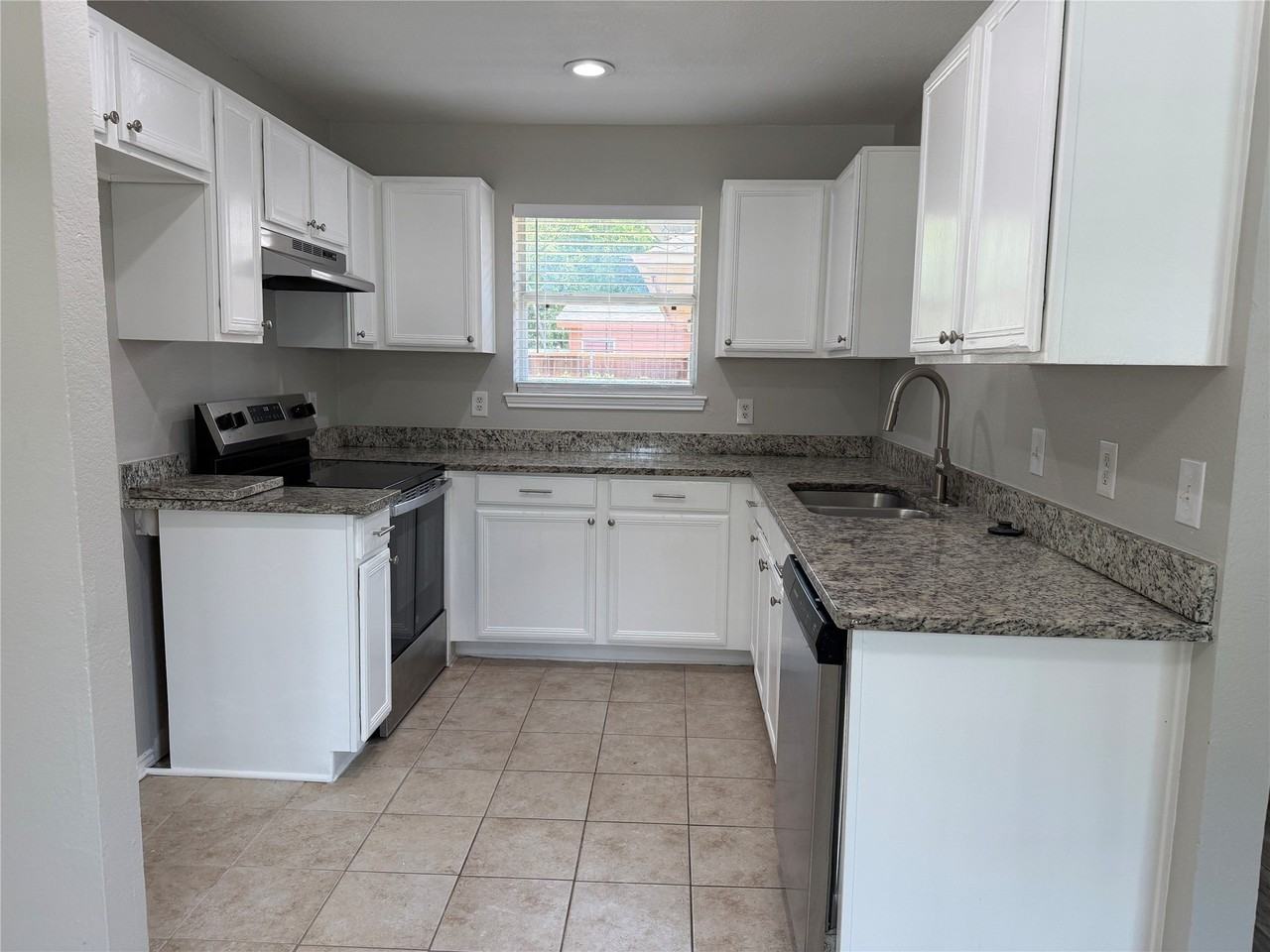 12905 Kleberg Rd - Photo 5 of 24