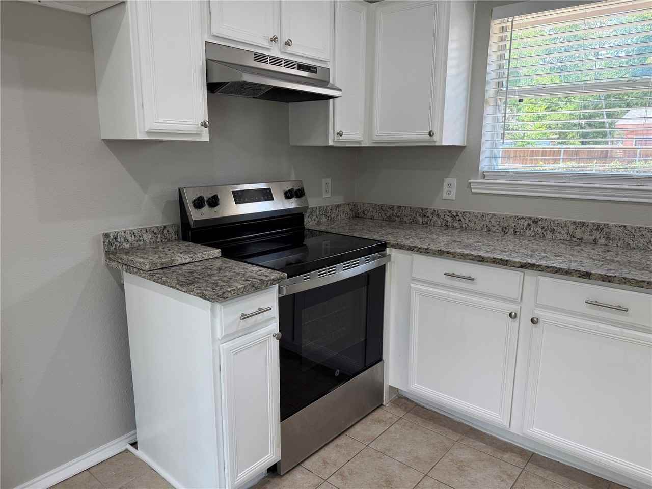 12905 Kleberg Rd - Photo 6 of 24