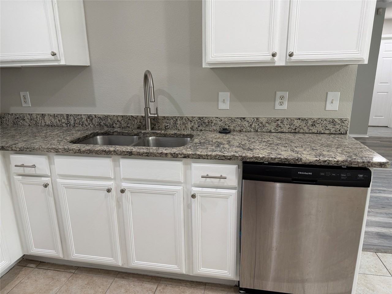 12905 Kleberg Rd - Photo 7 of 24