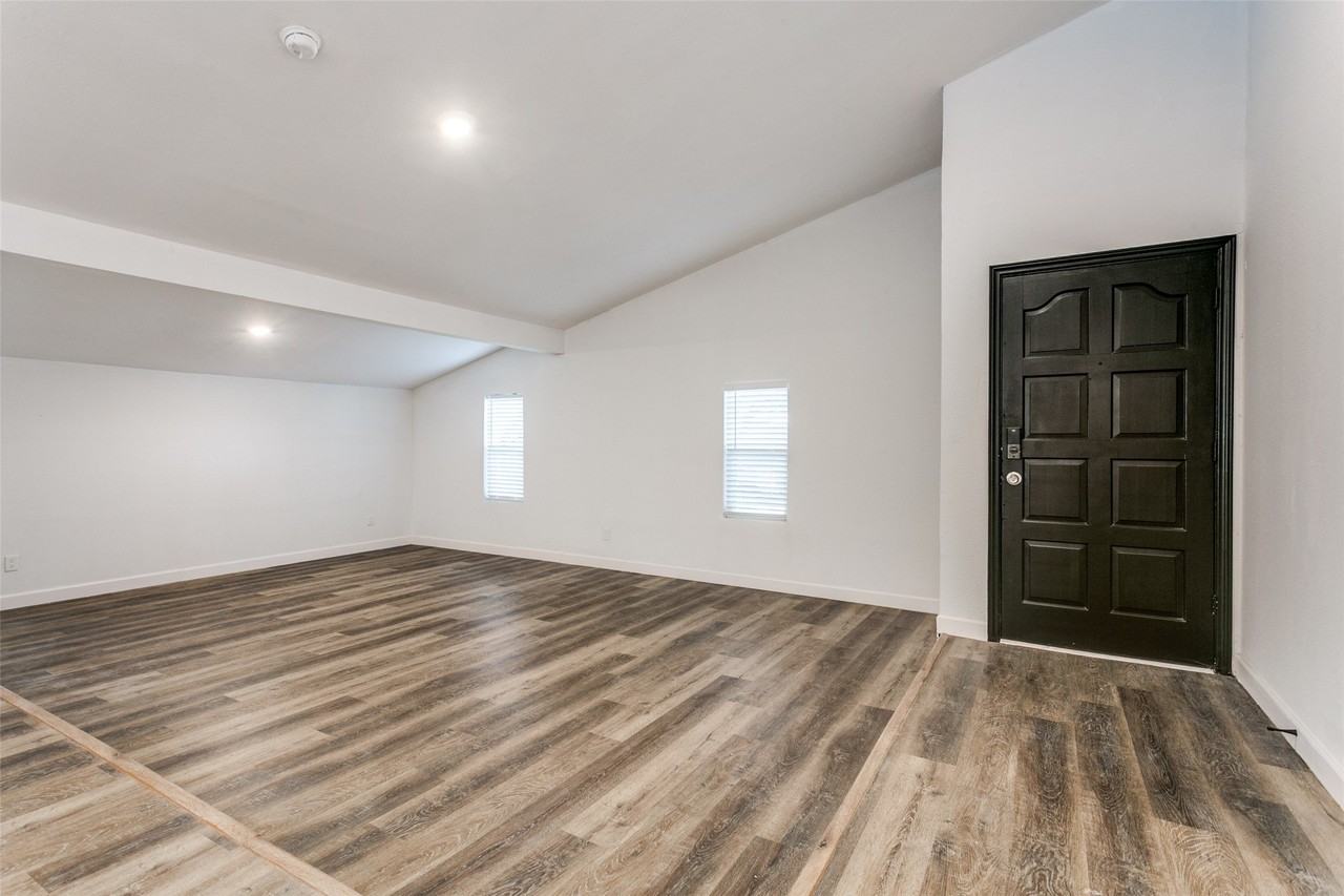 1535 Carnation Dr - Photo 3 of 35