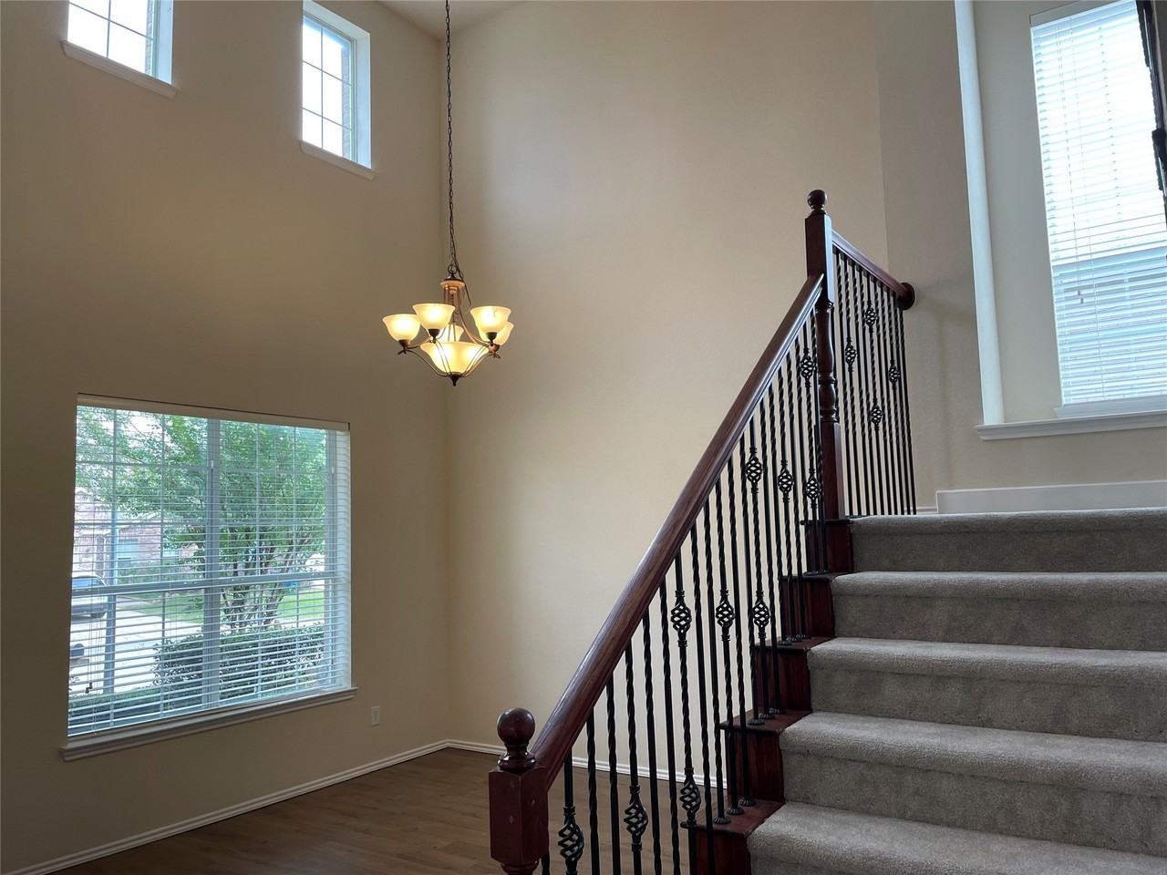 1013 Camp Verde Dr - Photo 5 of 40