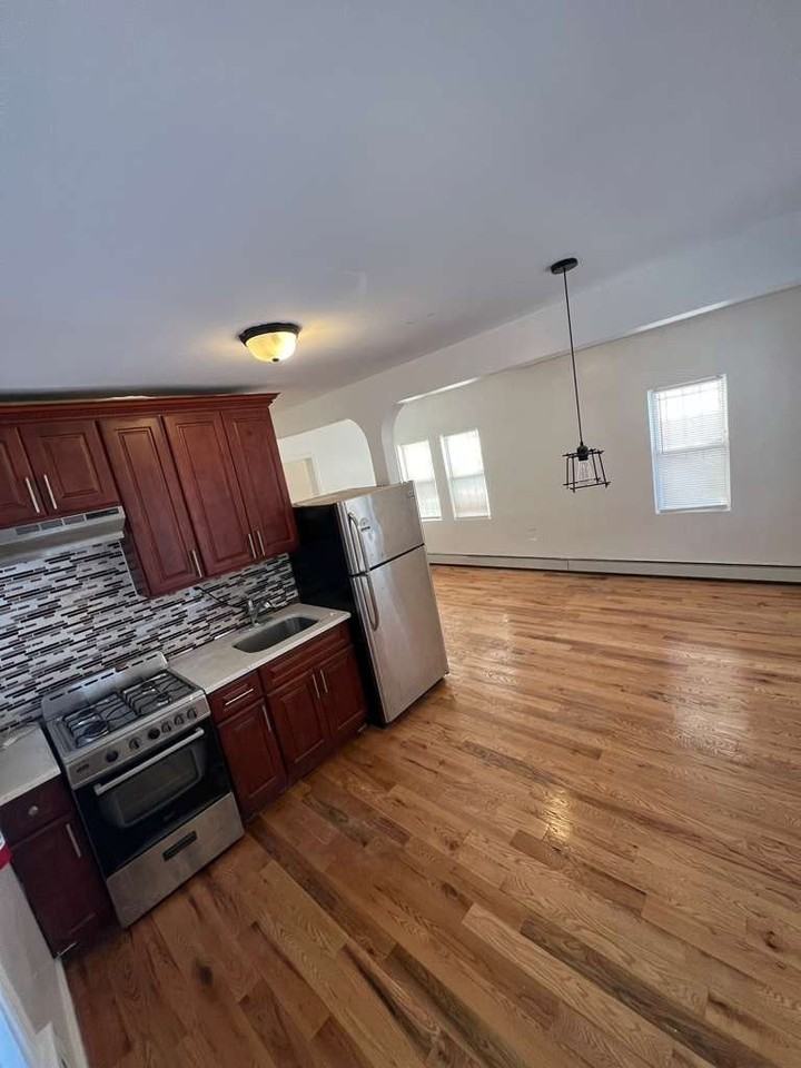 183 Beach 25th St - Photo 5 of 9