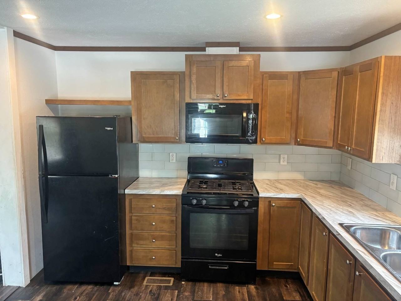 21 Leonard Ave #21L - Photo 2 of 14