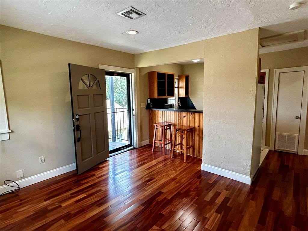 731 Jenkins Ave #B - Photo 2 of 13