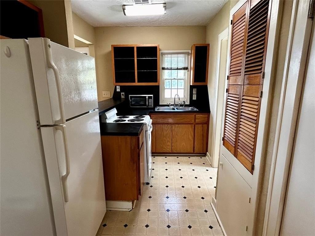 731 Jenkins Ave #B - Photo 4 of 13